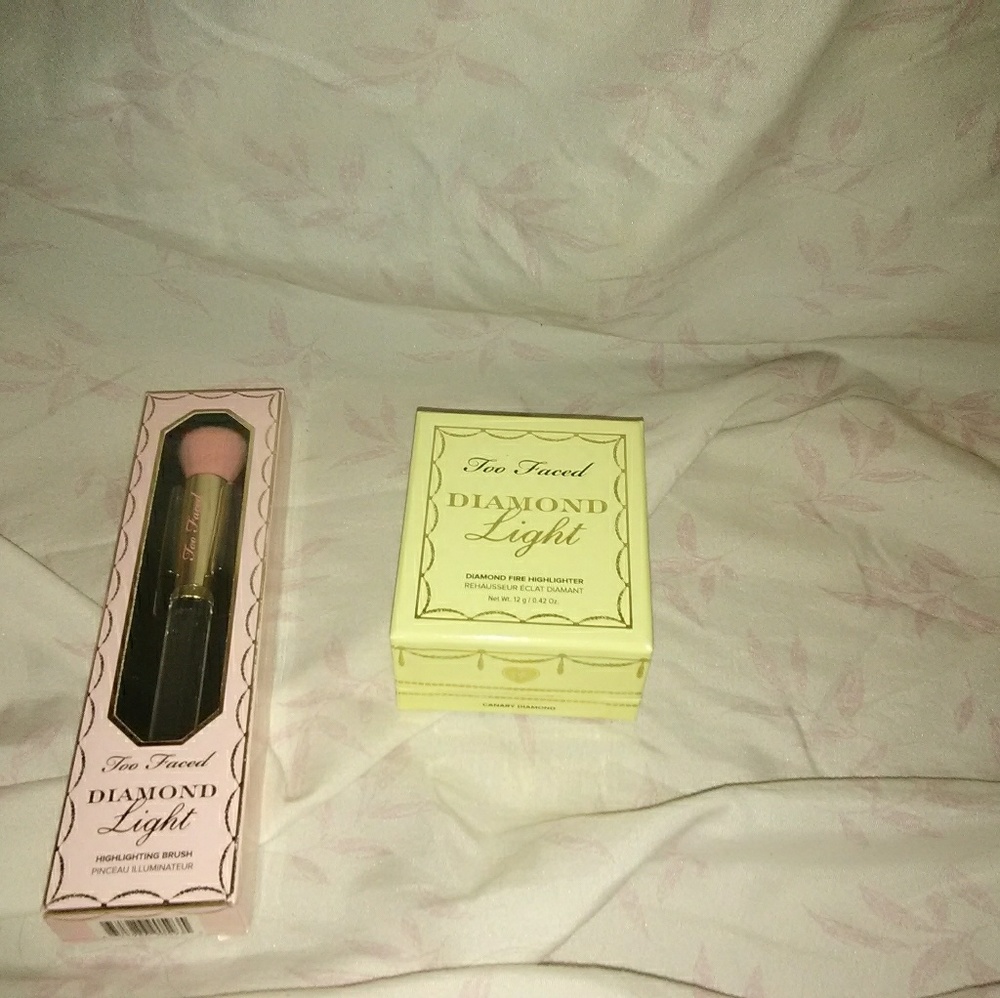 Too Faced Diamond Highlighter and Brush